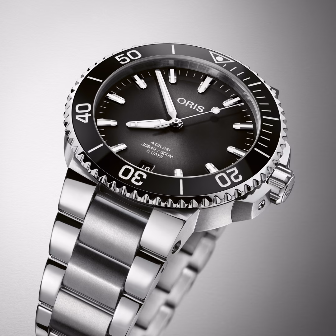 Oris Aquis Date · Calibre 400 · 41.5mm · Collection Précédente · Cadran Vert · Bracelet Acier — vue 2