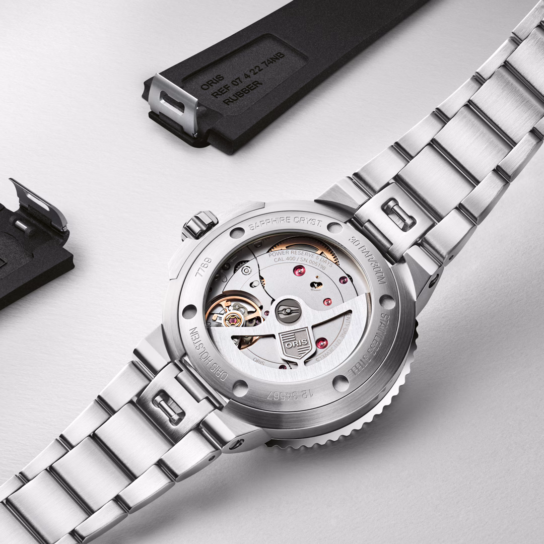 Oris Aquis Date · Calibre 400 · 41.5mm · Collection Précédente · Cadran Vert · Bracelet Acier — vue 3