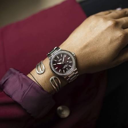 Oris Aquis Date · Diamonds · 41.5mm · Dame · 92 Diamants · Cadran Bleu · Bracelet Acier — vue 3