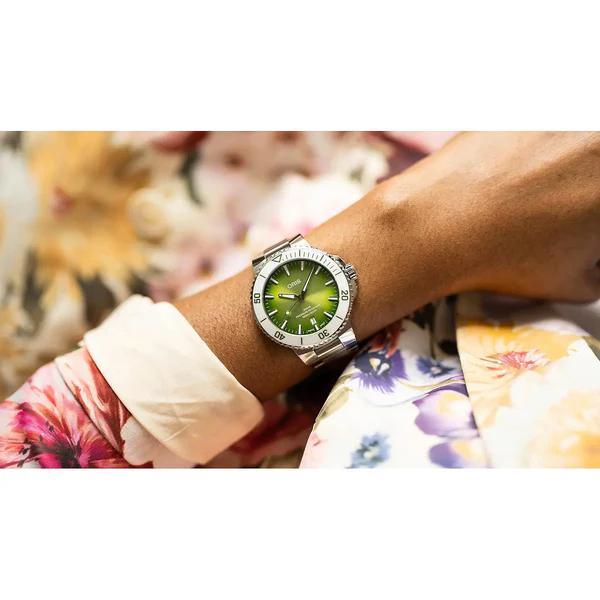Oris Aquis Date · Taste of Summer · Vert Pastèque · 41.5mm · Bracelet Perlon — vue 2