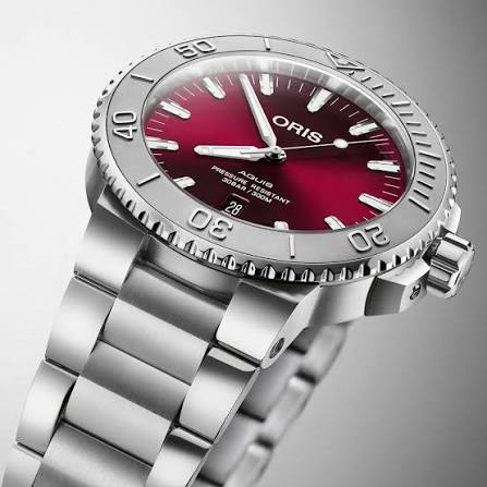 Oris Aquis Date · Taste of Summer · Rouge · 41.5mm · Bracelet Perlon — vue 2