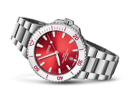 Oris Aquis Date · Taste of Summer · Rouge · 41.5mm · Bracelet Perlon — vue 3