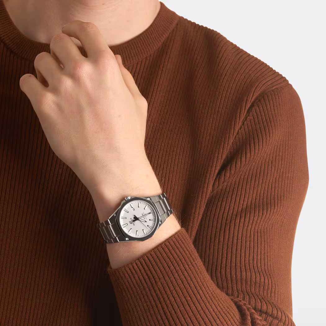 Casio Edifice · Classic Slim · 39,9mm · Cadran Crème · Bracelet Acier · Saphir — vue 2