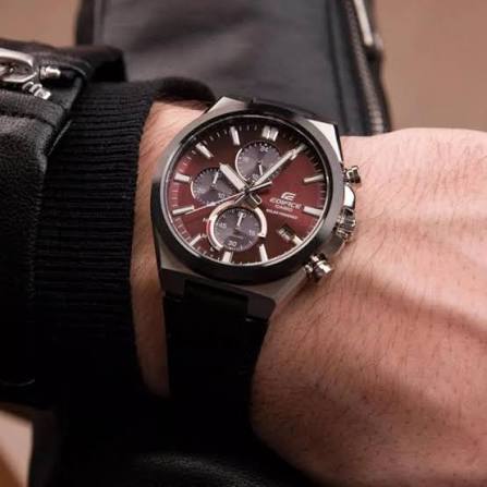 Casio Edifice · Chronographe Solaire · 44mm · Cadran Rouge · Cuir Noir · Saphir — vue 2