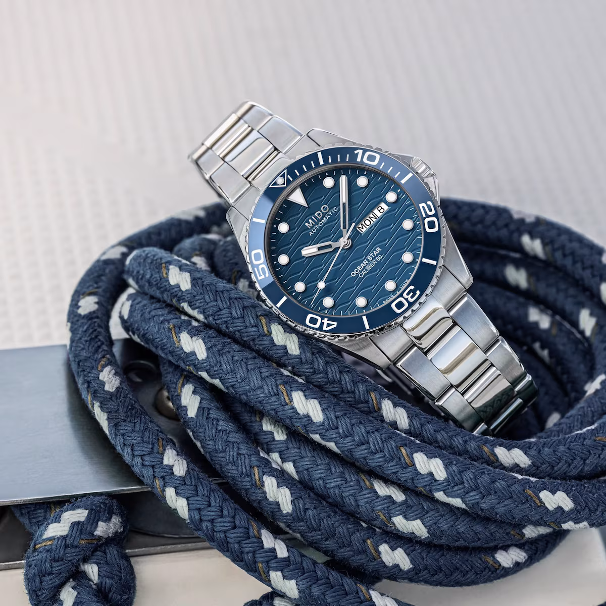 Mido Ocean Star 200C · Cadran Bleu · Lunette Céramique Bleue · Bracelet Acier · 42.5mm — vue 4