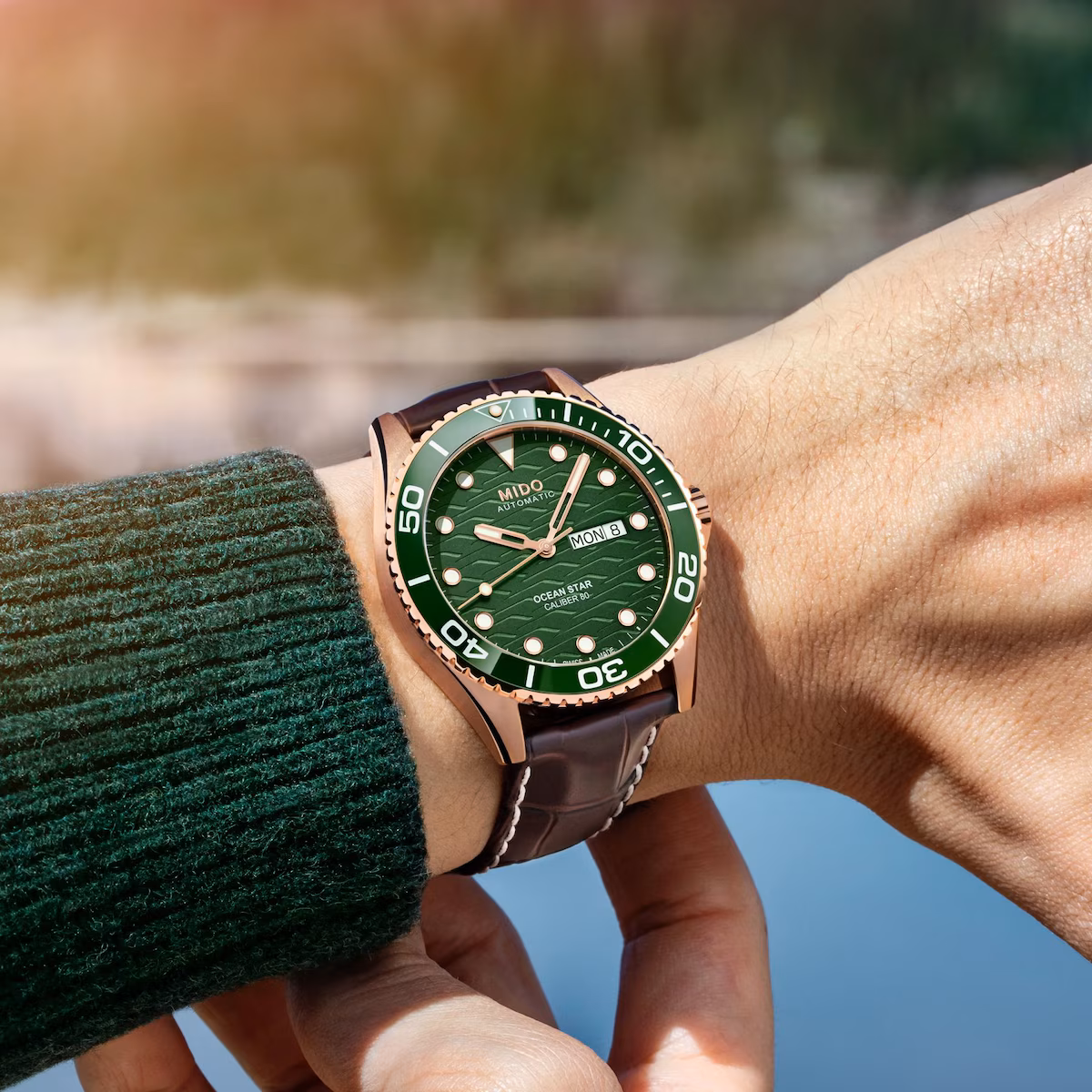 Mido Ocean Star 200C · PVD Or Rose · Cadran Vert · Lunette Céramique Verte · Cuir Brun · 42.5mm — vue 3
