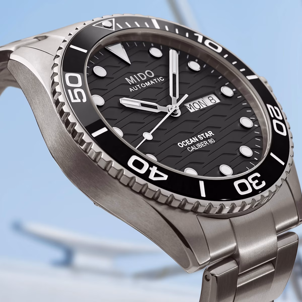 Mido Ocean Star 200C · Titane · Cadran Noir · Lunette Céramique Noire · Bracelet Titane · 42.5mm — vue 4