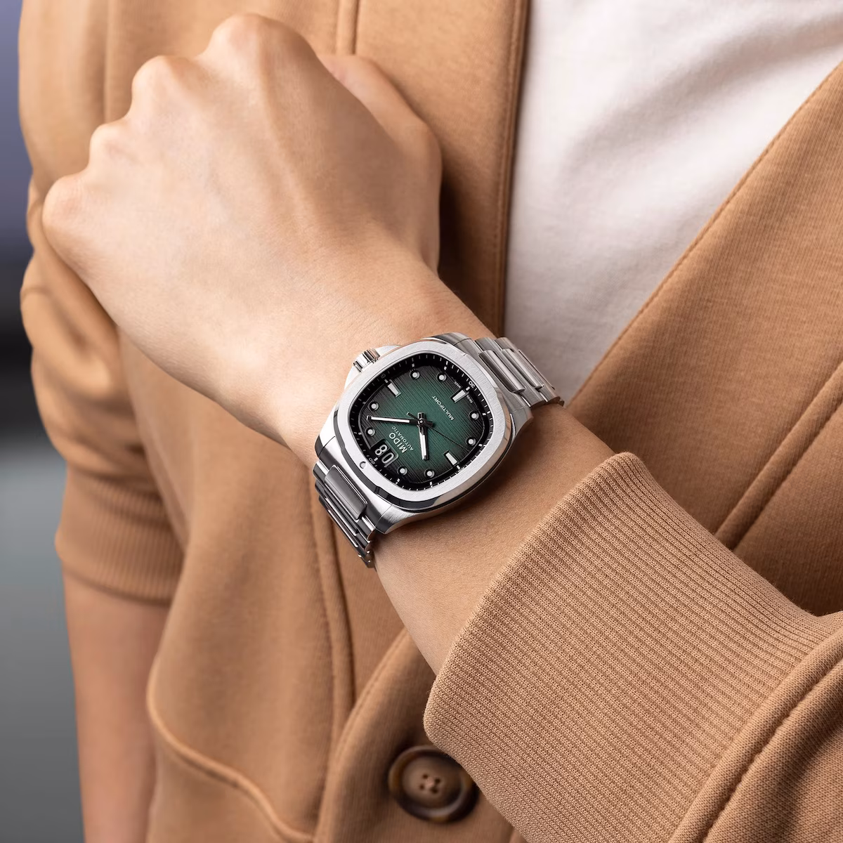 Mido Multifort TV Big Date · Cadran Vert Dégradé · Bracelet Acier · 39.2x40mm — vue 3